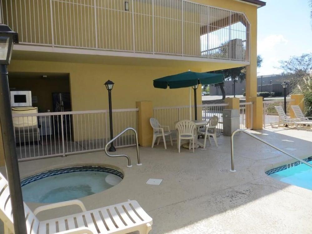 Fairview Inn & Suites Mobile Exterior photo