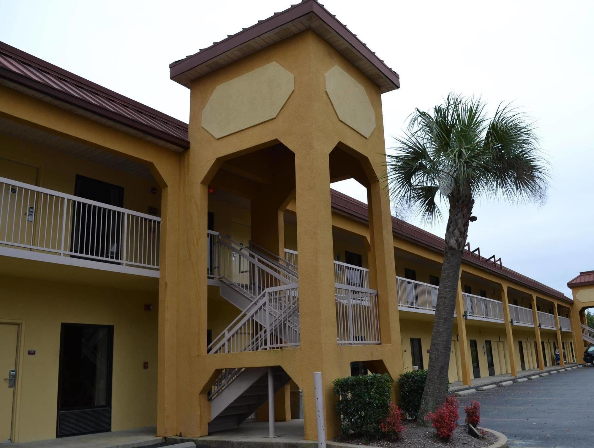Fairview Inn & Suites Mobile Exterior photo